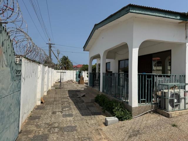 3 bedroom house with 3 bedroom boys quaters